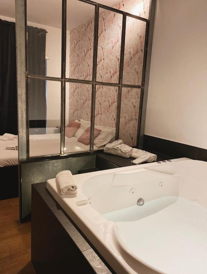 Royalroom2.0-Relaxing Spa & Luxury Apartments ลิโด ดิ ออสเตีย ภายนอก รูปภาพ