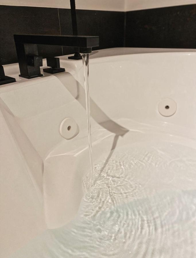 Royalroom2.0-Relaxing Spa & Luxury Apartments ลิโด ดิ ออสเตีย ภายนอก รูปภาพ