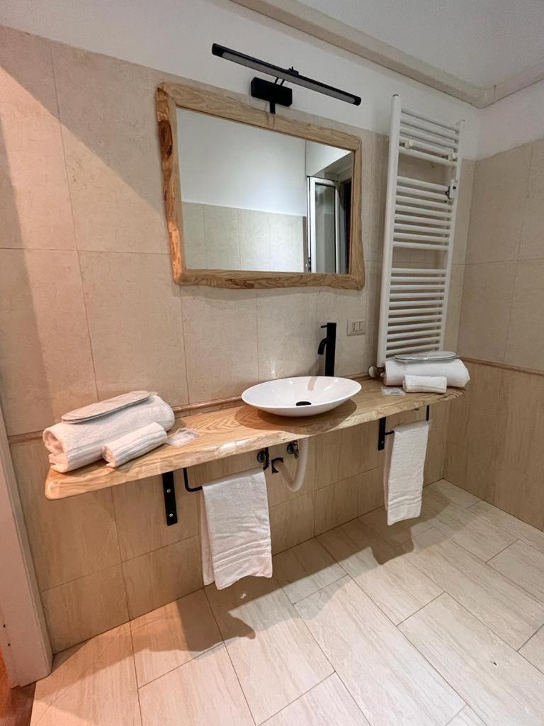 Royalroom2.0-Relaxing Spa & Luxury Apartments ลิโด ดิ ออสเตีย ภายนอก รูปภาพ